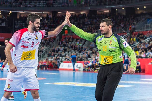 Zagreb, Kroatien 26. Januar 2018: EHF EM - 2018 - Halbfinale - Frankreich vs. Spanien v.li. Raul Entrerrios (Spanien), Torhueter Arpad Sterbik (Spanien) Jubel Freude Emotion Arena Zagreb Copyright: xFotostandx xWolfx