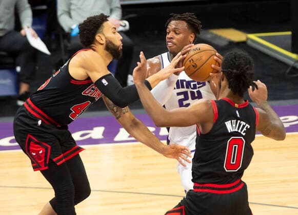 January 6, 2021, Sacramento, CA, USA: Sacramento Kings guard Buddy Hield (24) drives against Chicago Bulls guard Denzel Valentine (45) and Chicago Bulls guard Coby White (0) during a game at the Golden 1 Center on Wednesday, Jan 6, 2021 in Sacramento. Sacramento USA - ZUMAj89_ 0109543999st Copyright: xPaulxKitagakixJr.x