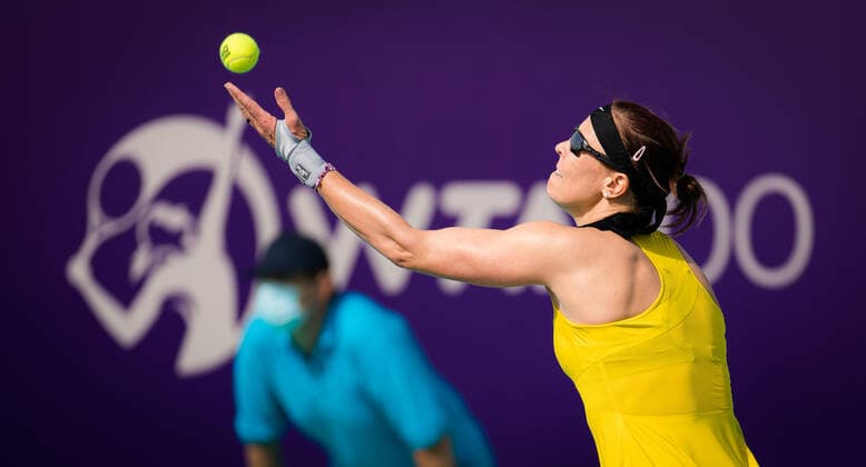 January 7, 2021, Abu Dhabi, UNITED ARAB EMIRATES: Lucie Hradecka of the Czech Republic in action during the first round at the 2021 Abu Dhabi WTA, Tennis Damen Womens Tennis Open WTA 500 tournament against Marta Kostyuk of Ukraine Abu Dhabi UNITED ARAB EMIRATES - ZUMAa181 20210107_zaa_a181_088 Copyright: xRobxPrangex