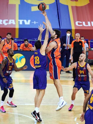 January 7, 2021, Barcelona, Spain: Mike Tobey of Valencia Basket during the Turkish Airlines EuroLeague match between FC Barcelona, Barca and Valencia Basket at Palau Blaugrana in Barcelona, Spain. Barcelona Spain - ZUMAd159 20210107_zia_d159_076 Copyright: xGerardxFrancox