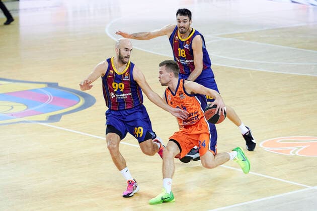 January 7, 2021, Barcelona, Spain: Martin Hermannsson of Valencia Basket in action with Nicholas William Calathes of FC Barcelona, Barca during the Turkish Airlines EuroLeague match between FC Barcelona and Valencia Basket at Palau Blaugrana in Barcelona, Spain. Barcelona Spain - ZUMAd159 20210107_zia_d159_087 Copyright: xGerardxFrancox