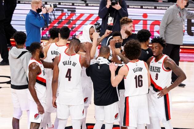 Trail Blazers players celebrate victory during an NBA, Basketball Herren, USA game, between the Timberwolves and the Trail Blazers, at the Moda Center in Portland, Oregon, US, 07 January 2021. Timberwolves vs Portland Trail Blazers !ACHTUNG: NUR REDAKTIONELLE NUTZUNG!  Copyright: xSOOBUMxIMx AME8405 20210108-637456856741240688