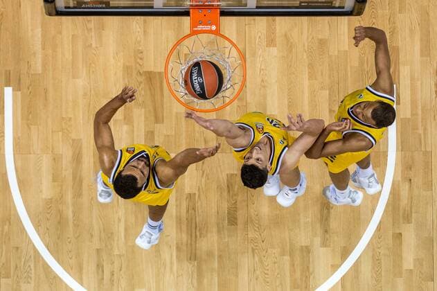 Basketball Berlin 07.01.2021 Saison 2020 2021 Euroleague Regular Season Alba Berlin vs Maccabi Tel Aviv Johannes Thiemann (Alba Berlin, No.32) Simone Fontecchio (Alba Berlin, No.20) Louis Olinde (Alba Berlin, No.19) vlnr.