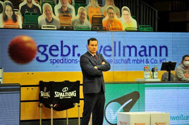 Basketball - Bundesliga - 12. Spieltag RASTA Vechta - Brose Bamberg am 08.01.2021 im RASTA Dome in Vechta Johan Roijakkers Trainer (Bamberg)