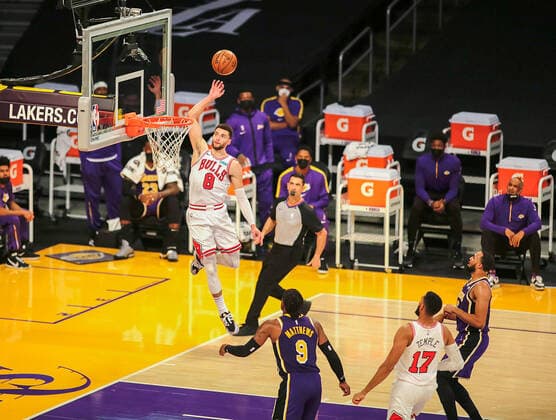 January 8, 2021, Los Angeles, California, USA: Zach LaVine 8 of the Chicago Bulls goes for the dunk during their regular season NBA, Basketball Herren, USA game with the Los Angeles Lakers on Friday January 8, 2021 at the Staples Center in Los Angeles, California. PHILLIP KIM PI Los Angeles USA - ZUMAp124 20210108_zaa_p124_056 Copyright: xPhillipxKimx