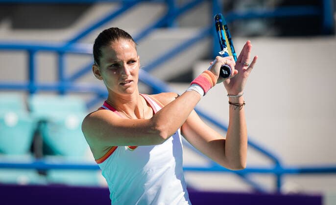 January 9, 2021, Abu Dhabi, UNITED ARAB EMIRATES: Karolina Pliskova of the Czech Republic in action during her second round match at the 2021 Abu Dhabi WTA, Tennis Damen Womens Tennis Open WTA 500 tournament against Anastasia Gasanova of Russia Abu Dhabi UNITED ARAB EMIRATES - ZUMAa181 20210109_zaa_a181_086 Copyright: xRobxPrangex