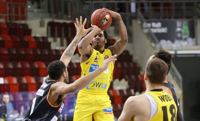 Ludwigsburg , Basketball easyCredit BBL Bundesliga , MHP RIESEN Ludwigsburg vs. ratiopharm Ulm , Barry Brown ( Riesen )