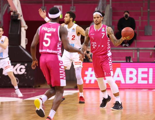 Chris Babb Telekom Baskets Bonn vs. s.Oliver Würzburg easyCredit BBL 1. Bundesliga , Saison 2020 2021 , 12. Spieltag