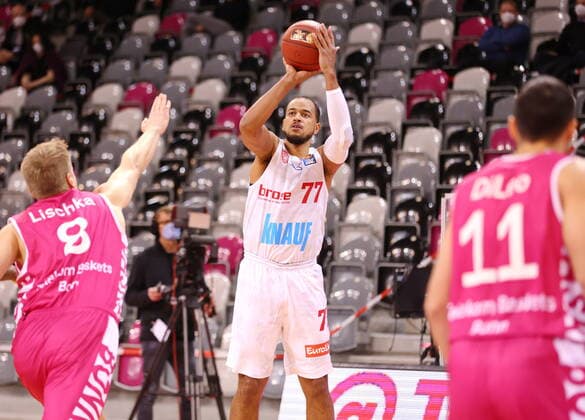 Telekom Baskets Bonn vs. Alex King s.Oliver Würzburg easyCredit BBL 1. Bundesliga , Saison 2020 2021 , 12. Spieltag
