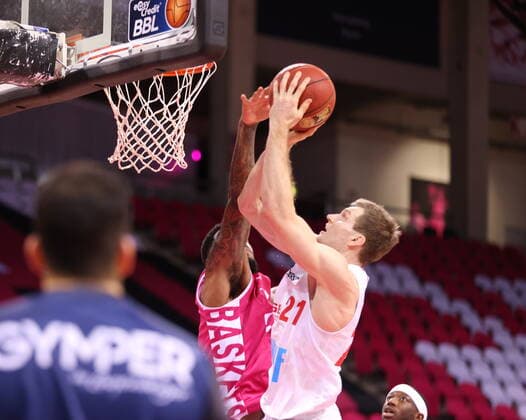 Telekom Baskets Bonn vs. Florian Koch s.Oliver Würzburg easyCredit BBL 1. Bundesliga , Saison 2020 2021 , 12. Spieltag