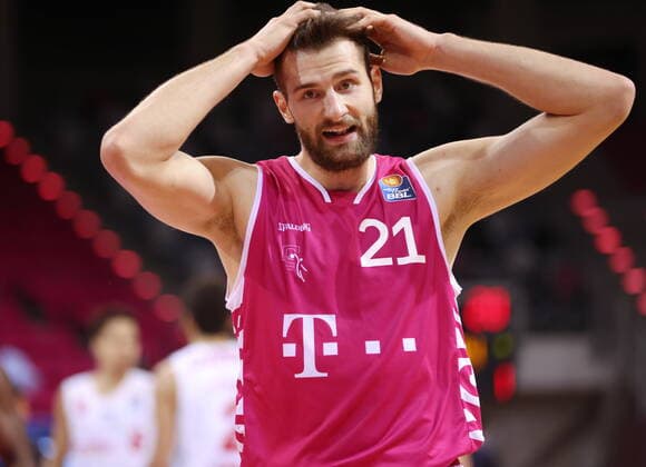 Leon Kratzer Telekom Baskets Bonn vs. s.Oliver Würzburg easyCredit BBL 1. Bundesliga , Saison 2020 2021 , 12. Spieltag