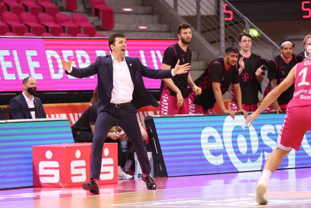 Trainer Igor Jovovic Telekom Baskets Bonn vs. s.Oliver Würzburg easyCredit BBL 1. Bundesliga , Saison 2020 2021 , 12. Spieltag
