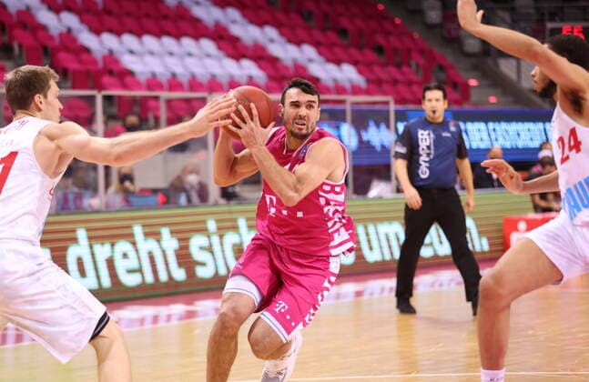 Anthony DiLeo Telekom Baskets Bonn vs. s.Oliver Würzburg easyCredit BBL 1. Bundesliga , Saison 2020 2021 , 12. Spieltag