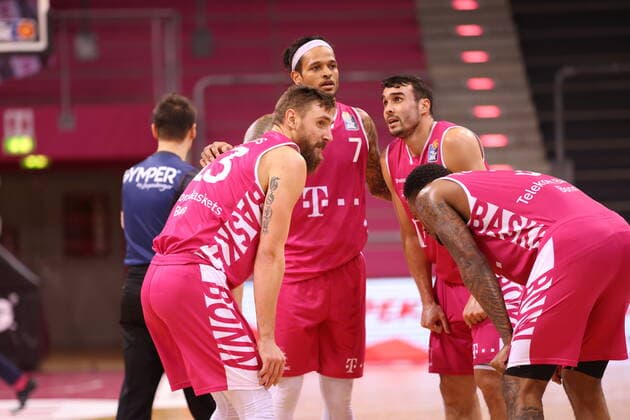 Deividas Gailius, Chris Babb, Anthony DiLeo, James Thompson IV Telekom Baskets Bonn vs. s.Oliver Würzburg easyCredit BBL 1. Bundesliga , Saison 2020 2021 , 12. Spieltag