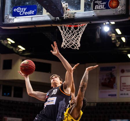 Christoph Philipps (ratiopharm Ulm 10) ; Desi Rodriguez (MHP RIESEN Ludwigsburg 20) ; 1. Basketball Bundesliga: MHP RIESEN Ludwigsburg - ratiopharm Ulm am 09.01.2021 in Ludwigsburg (MHPArena), Baden-Wuerttemberg, Deutschland. . 09.01.21 Basketball , 09.01.2021, (Deutschland)