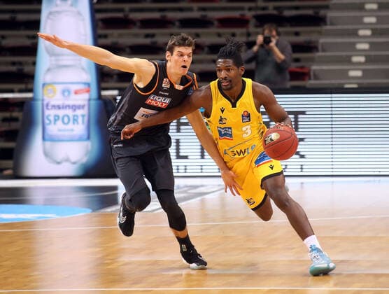 V.li. Chriszoph Philipps (Ulm), Jaleen Smith (Riesen) . MHP Riesen Ludwigsburg vs.ratiopharm Ulm . Basketball-Bundesliga 2020-2021. Ludwigsburg , GER, 09.01.2021,