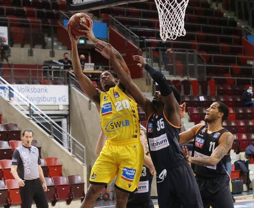V.li. Desi Rodriguez (Riesen) , Aric Holman (Ulm) . MHP Riesen Ludwigsburg vs.ratiopharm Ulm . Basketball-Bundesliga 2020-2021. Ludwigsburg , GER, 09.01.2021,