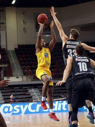 Barry Brown Jr. (Riesen, links) . MHP Riesen Ludwigsburg vs.ratiopharm Ulm . Basketball-Bundesliga 2020-2021. Ludwigsburg , GER, 09.01.2021,