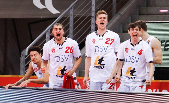 vl: Julian Albus (s. Oliver Würzburg, 20), Jonas Weitzel (s. Oliver Würzburg, 27), Julius Böhmer (s. Oliver Würzburg, 04) jubeln. Telekom Baskets Bonn vs. s. Oliver Wuerzburg, Herren, Basketball, 1. Bundesliga, 12. Spieltag, 2020 2021, 09.01.2021 Telekom Baskets Bonn vs. s. Oliver Wuerzburg, Herren, Basketball, 1. Bundesliga, 12. Spieltag, 2020 2021, 09.01.2021 Bonn Copyright: xJulianxMeusel Eibner-Pressefotox EP_JML
