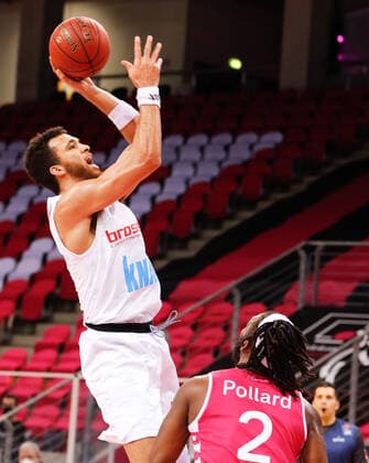Tyson Ward (s. Oliver Würzburg, 03) wird von Xavier Pollard (Telekom Baskets Bonn, 02) gefoult. Telekom Baskets Bonn vs. s. Oliver Wuerzburg, Herren, Basketball, 1. Bundesliga, 12. Spieltag, 2020 2021, 09.01.2021 Telekom Baskets Bonn vs. s. Oliver Wuerzburg, Herren, Basketball, 1. Bundesliga, 12. Spieltag, 2020 2021, 09.01.2021 Bonn Copyright: xJulianxMeusel Eibner-Pressefotox EP_JML