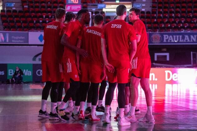 FC Bayern Basketball Team schwoert sich ein., FC Bayern Basketball vs. Niners Chemnitz, BBL, 10.01.2021 Muenchen Bayern Deutschland