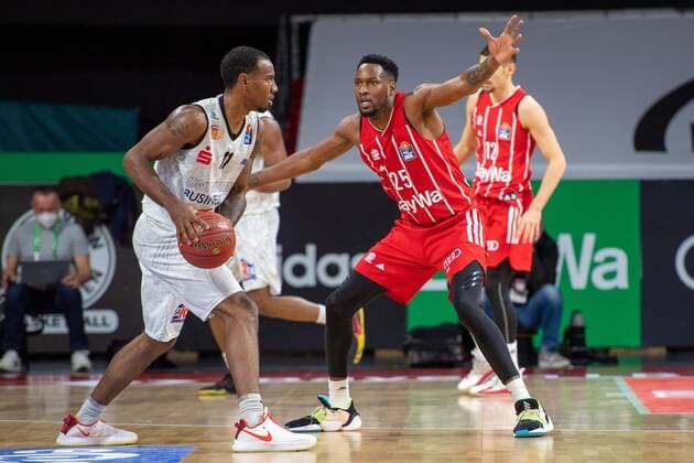 Isiaha Mike 11 (Niners Chemnitz), JaJuan Johnson 25 (FC Bayern), FC Bayern Basketball vs. Niners Chemnitz, BBL, 10.01.2021 Muenchen Bayern Deutschland
