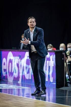 Basketball Berlin 10.01.2021 Saison 2020 2021 easyCredit-BBL 1. Bundesliga Alba Berlin - JobStairs GIESSEN 46ers Rolf Scholz (Giessen, Trainer)