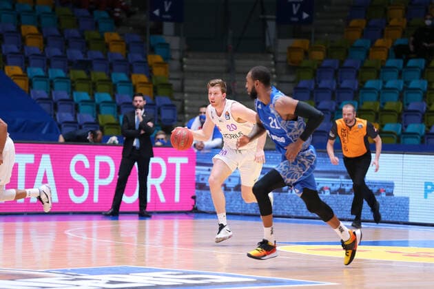 Basketball Bundesliga,Fraport Skyliners - GB Goettingen,2021.01.10,GER, im Rayman Will,(BG Goettingen, 20),Murphy Kamari,(Fraport Skyliners, 21), ,Eibner-Pressefoto Uli Scherbaum Fraport Skyliners - GB Goettingen Frankfurt Copyright: xEibner-Pressefoto UlrichxScherbaumx EP_usm