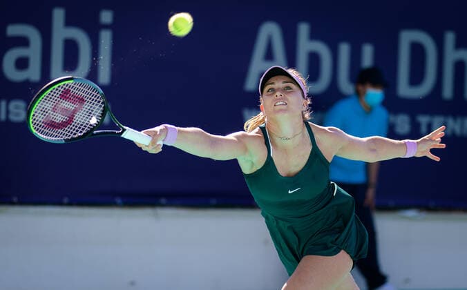 January 10, 2021, Abu Dhabi, UNITED ARAB EMIRATES: Paula Badosa of Spain in action during her third round match at the 2021 Abu Dhabi WTA, Tennis Damen Womens Tennis Open WTA 500 tournament against Veronika Kudermetova of Russia Abu Dhabi UNITED ARAB EMIRATES - ZUMAa181 20210110_zaa_a181_100 Copyright: xRobxPrangex
