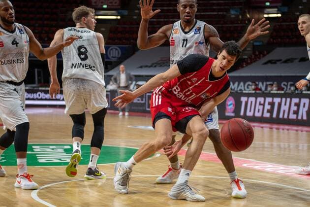 Isiaha Mike 11 (Niners Chemnitz), Vladimir Lucic 11 (FC Bayern), FC Bayern Basketball vs. Niners Chemnitz, BBL, 10.01.2021 Muenchen Bayern Deutschland