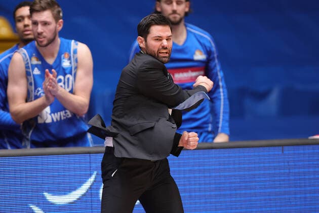 Fraport Skyliners - BG Goettingen, easyCredit BBL Trainer Sebastian Gleim (Fraport Skyliners) ist begeistert und jubelt lautstark. Basketball-Spiel der easyCredit BBL zwischen den Fraport Skyliners und BG Goettingen am 10. Januar 2021 in der Fraport-Arena in Frankfurt am Main., Frankfurt am Main Hessen Deutschland Fraport-Arena