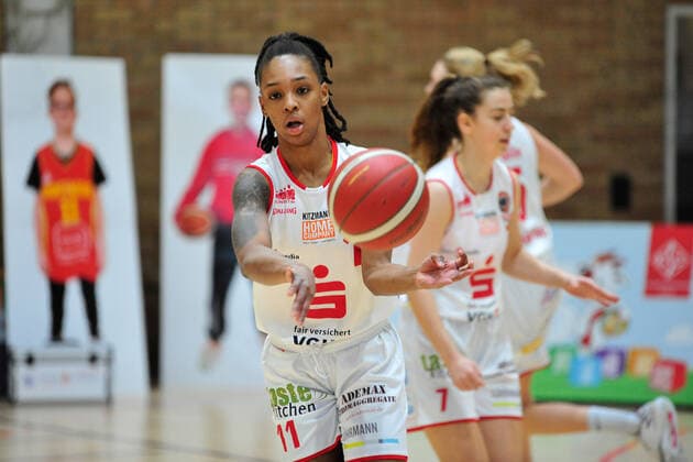 Basketball - DBBL - 12. Spieltag GiroLive Panthers Osnabrück - TSV 1880 Wasserburg am 10.01.2021 in der OSC Halle in Osnabrück Allazia Blockton (Osnabrück) beim Einwerfen