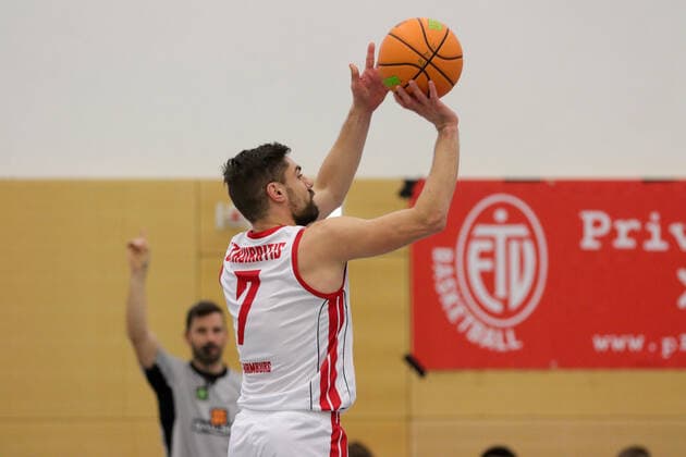Basketball I Herren I Saison 2020 2021 I Pro B I 13. Spieltag I ETV Hamburg - SC Rist Wedel I 10.01.2021 Wurf,Vidmantas Uzkuraitis (7, ETV Hamburg Basketball ) Hamburg Sporthalle Hohe Weide Hamburg Deutschland Copyright: xLobeca RalfxHomburgx