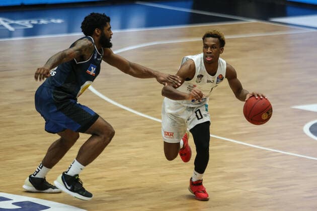Basketball: Deutschland, 1. Bundesliga, Hamburg Towers - HAKRO Merlins Crailsheim, Hamburg, 10.01.2021 TJ Shorts (Towers, r.)