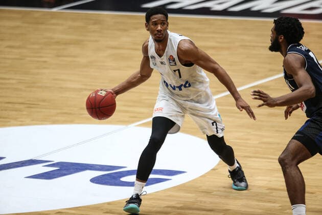 Basketball: Deutschland, 1. Bundesliga, Hamburg Towers - HAKRO Merlins Crailsheim, Hamburg, 10.01.2021 Kameron Taylor (Towers, l.)