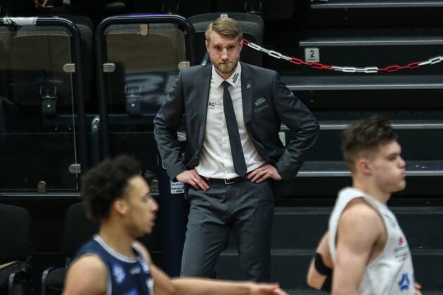 Basketball: Deutschland, 1. Bundesliga, Hamburg Towers - HAKRO Merlins Crailsheim, Hamburg, 10.01.2021 Trainer Tuomas Iisalo (Merlins)