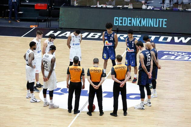 BBL easyCredit Basketball Bundesliga Saison 2020 2021 12. Spieltag am Sonntag, 10. Januar 2021 in der edel-optics.de Arena in Hamburg: Hamburg Towers - HAKRO Merlins Crailsheim Gedenkminute fuer Prof. Walther Troeger Hamburg Towers - HAKRO Merlins Crailsheim
