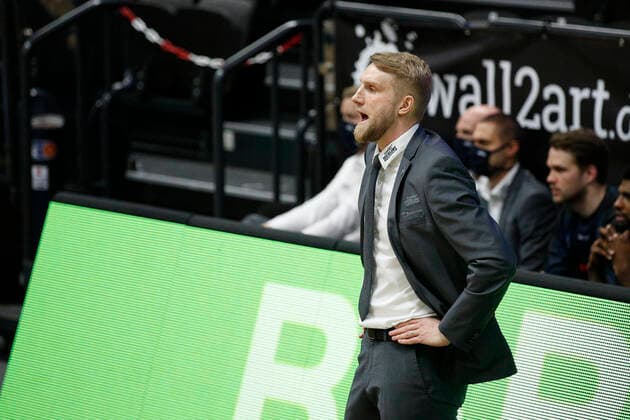 BBL easyCredit Basketball Bundesliga Saison 2020 2021 12. Spieltag am Sonntag, 10. Januar 2021 in der edel-optics.de Arena in Hamburg: Hamburg Towers - HAKRO Merlins Crailsheim Headcoach Tuomas Iisalo ( Crailsheim ) Hamburg Towers - HAKRO Merlins Crailsheim