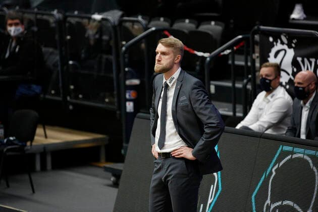 BBL easyCredit Basketball Bundesliga Saison 2020 2021 12. Spieltag am Sonntag, 10. Januar 2021 in der edel-optics.de Arena in Hamburg: Hamburg Towers - HAKRO Merlins Crailsheim Headcoach Tuomas Iisalo ( Crailsheim ) Hamburg Towers - HAKRO Merlins Crailsheim