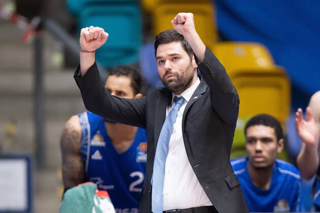 Fraport Skyliners - BG Goettingen, easyCredit BBL Trainer Sebastian Gleim (Fraport Skyliners) jubelt. Basketball-Spiel der easyCredit BBL zwischen den Fraport Skyliners und BG Goettingen am 10. Januar 2021 in der Fraport-Arena in Frankfurt am Main., Frankfurt am Main Hessen Deutschland Fraport-Arena