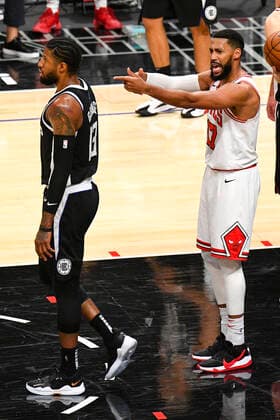 LOS ANGELES, CA - JANUARY 10: Chicago Bulls Guard Garrett Temple (17) reacts to a foul call during a NBA, Basketball Herren, USA game between the Chicago Bulls and the Los Angeles Clippers on January 10, 2021 at STAPLES Center in Los Angeles, CA.The game was played without fans due to the COVID-19 pandemic. (Photo by Brian Rothmuller Icon Sportswire) NBA: JAN 10 Bulls at Clippers Icon210110007