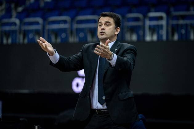 Basketball Berlin 10.01.2021 Saison 2020 2021 easyCredit-BBL 1. Bundesliga Alba Berlin - JobStairs GIESSEN 46ers Israel Gonzalez (Alba Berlin, Assistenztrainer)