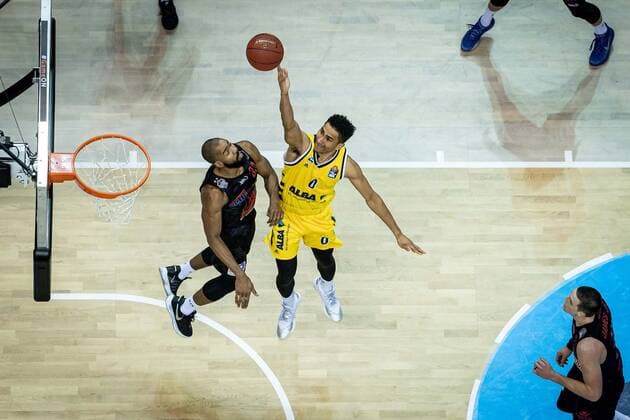 Basketball Berlin 10.01.2021 Saison 2020 2021 easyCredit-BBL 1. Bundesliga Alba Berlin - JobStairs GIESSEN 46ers Maodo Lo (Alba Berlin, No.00) Brandon Thomas (Giessen, No.33)