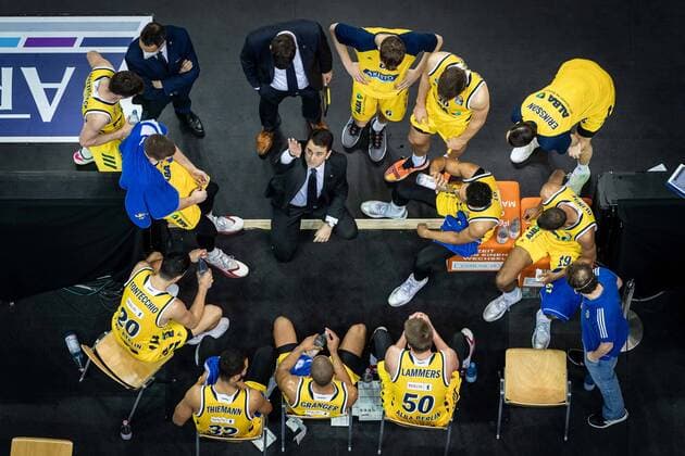 Basketball Berlin 10.01.2021 Saison 2020 2021 easyCredit-BBL 1. Bundesliga Alba Berlin - JobStairs GIESSEN 46ers Auszeit Israel Gonzalez (Alba Berlin, Assistenztrainer)