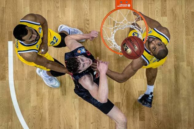 Basketball Berlin 10.01.2021 Saison 2020 2021 easyCredit-BBL 1. Bundesliga Alba Berlin - JobStairs GIESSEN 46ers Jayson Granger (Alba Berlin, No.33) Alen Pjanic (Giessen, No.08) Johannes Thiemann (Alba Berlin, No.32)