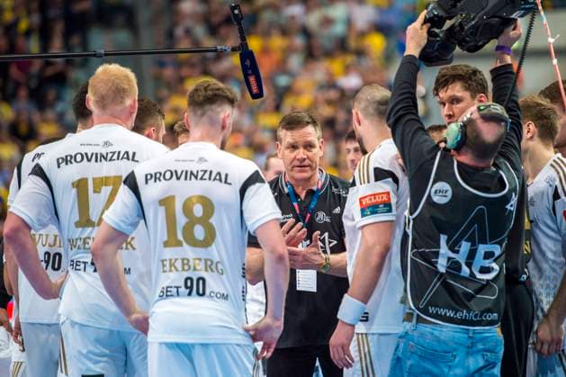 Mannheim, Deutschland 30. Maerz 2017: EHF - CL - 16 17 - Rhein Neckar Loewen vs. THW Kiel Trainer Alfred Gislason (THW Kiel) SAP Arena Baden Wuerttemberg Copyright: xFotostandx xWolfx