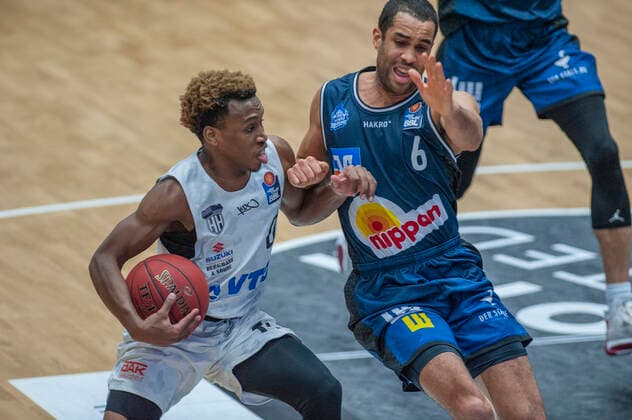 Hamburg Towers vs Merlins Crailsheim 89:72 10.01.2021, Hamburg Wilhelmsburg, edel-optics Arena, BBL TJ Shorts Hamburg Towers gegen Elias Lasisi Merlins Crailsheim Â