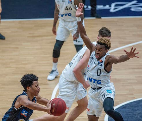 Hamburg Towers vs Merlins Crailsheim 89:72 10.01.2021, Hamburg Wilhelmsburg, edel-optics Arena, BBL TJ Shorts Hamburg Towers gegen Trae Bell-Haynes Merlins Crailsheim Â
