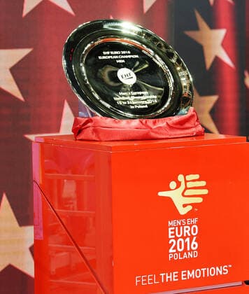 Krakau, Polen 31. Januar 2016: EHF Euro 2016 - Finale - Deutschland vs. Spanien Schale Pokal Tauron Arena Copyright: xFotostandx xWolfx