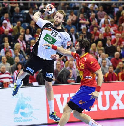 Krakau, Polen 31. Januar 2016: EHF Euro 2016 - Finale - Deutschland vs. Spanien v. li. im Zweikampf Steffen Fäth Faeth (Deutschland HSG Wetzlar) und Antonio Jesus Garcia (Spanien) Tauron Arena Copyright: xFotostandx xWolfx